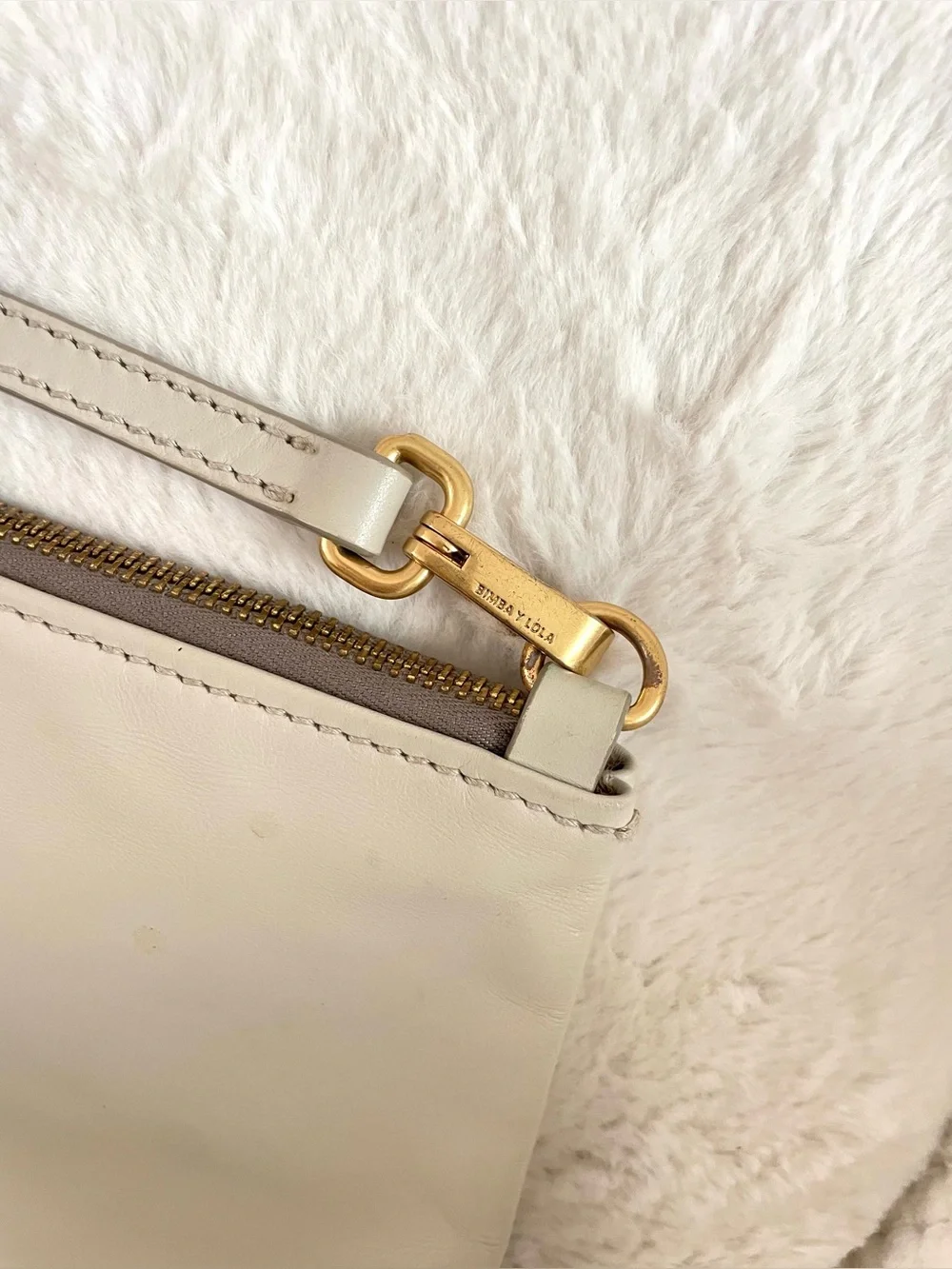 Bimba Y Lola Leather Adjustable Crossbody Stonewhite Goldtone Hardware Zip 7x10